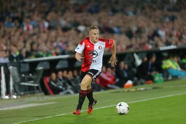 双探花低迷绿军负猛龙 利拉德30分雄鹿胜魔术